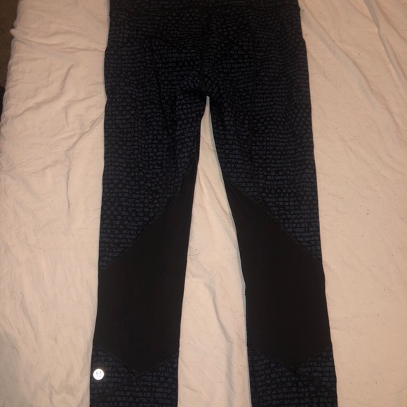 lululemon 21’ leggings - Picture 2 of 3